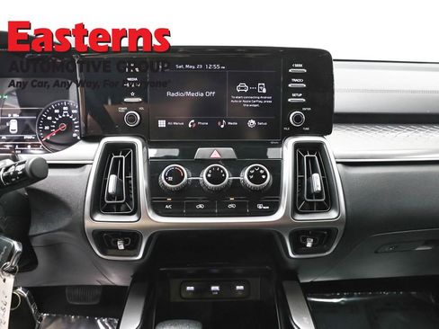 Used 2023 Kia Sorento LX FWD image 11