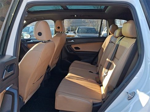 Used 2022 Volkswagen Tiguan SE image 10