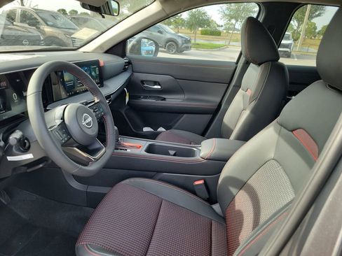 New 2026 Nissan Kicks SR w/ Cold Weather Package FWD image 8