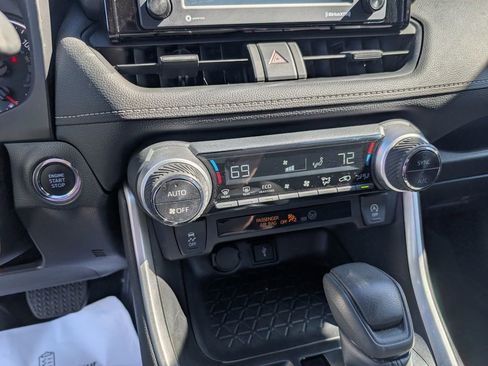 Used 2022 Toyota RAV4 XLE image 1