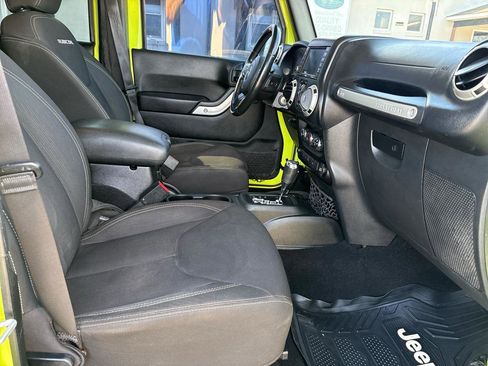 Used 2016 Jeep Wrangler Unlimited Rubicon w/ Max Tow Package image 24
