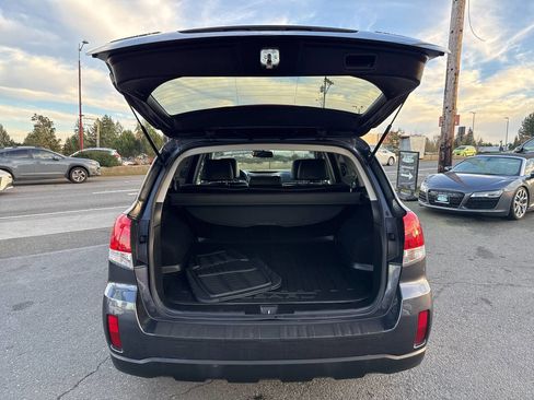 Used 2011 Subaru Outback 2.5i Limited w/ PWR Moonroof Pkg image 8