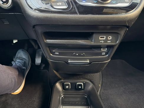 Used 2019 Chrysler Pacifica Touring-L Plus w/ Advanced Safetytec Group FWD image 42