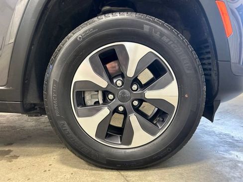 Used 2023 Jeep Grand Cherokee 4WD 4xe image 11