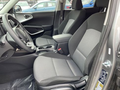 Used 2025 Kia Soul LX w/ LX Technology Package image 24