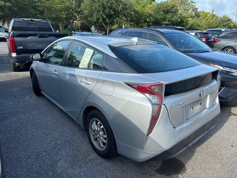 Used 2016 Toyota Prius Two FWD image 2