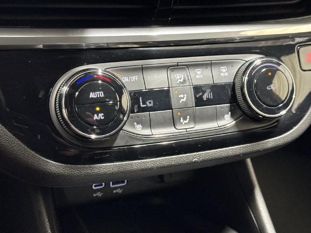 Certified 2024 Buick Envista Sport Touring w/ Convenience I Package FWD image 19