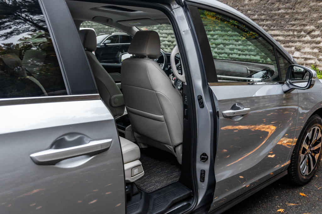 Used 2025 Honda Odyssey EX-L image 17