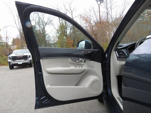 Used 2020 Volvo XC90 T6 Momentum w/ Protection Package image 10