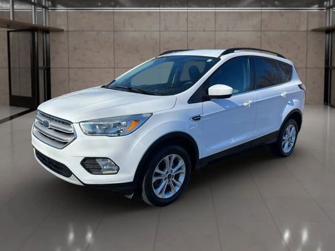 Used 2018 Ford Escape SE image 2