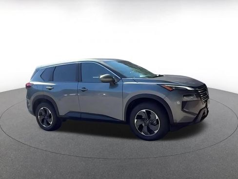 Used 2025 Nissan Rogue SV AWD/4WD image 2
