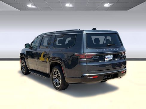 Used 2024 Jeep Wagoneer L Series II w/ Flexible Seating Group RWD image 3