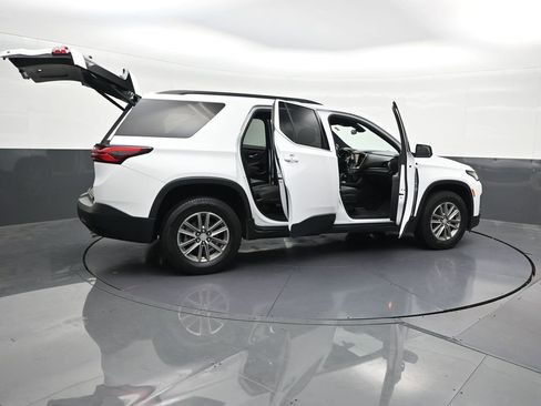 Used 2023 Chevrolet Traverse LT FWD image 31