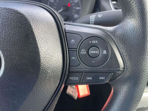 Used 2025 Toyota Corolla LE image 27