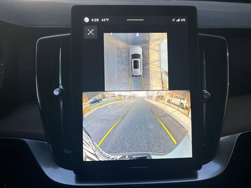 Certified 2025 Volvo XC90 B6 Plus image 23