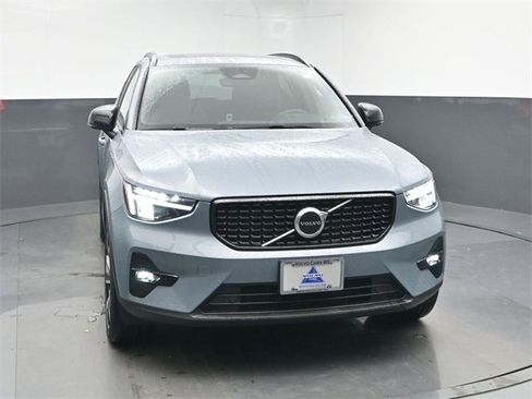 Used 2023 Volvo XC40 B5 Plus w/ Protection Package Premier image 2