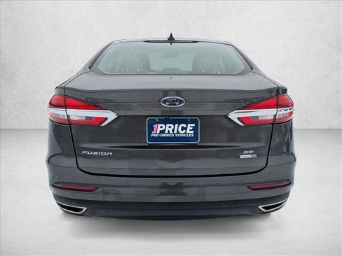 Used 2020 Ford Fusion SE image 6