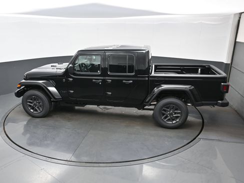 New 2026 Jeep Gladiator Sport AWD/4WD image 22