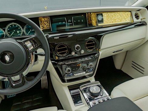 Used 2024 Rolls-Royce Phantom Sedan image 83