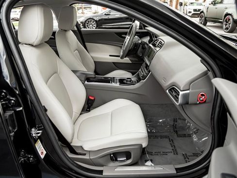 Used 2019 Jaguar XE Premium image 26