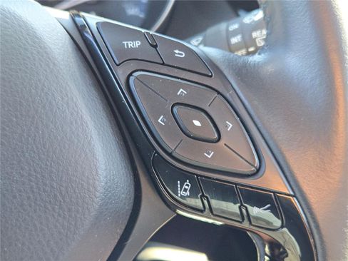 Used 2021 Toyota C-HR XLE image 32