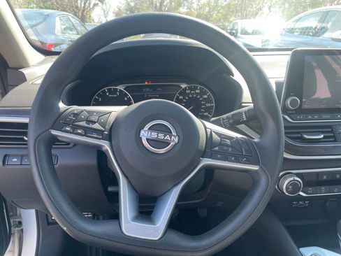 Used 2025 Nissan Altima 2.5 SV image 23