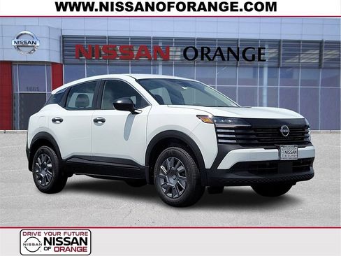 New 2025 Nissan Kicks S image 1