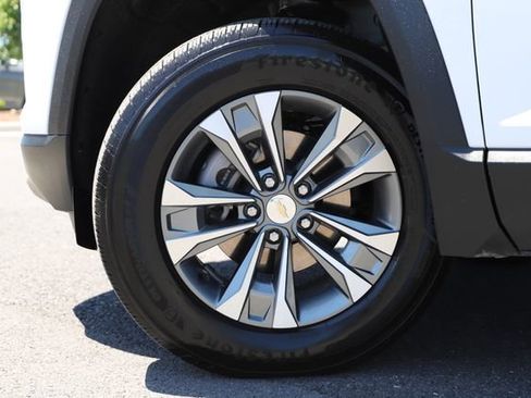 Used 2026 Chevrolet Equinox LT FWD image 2