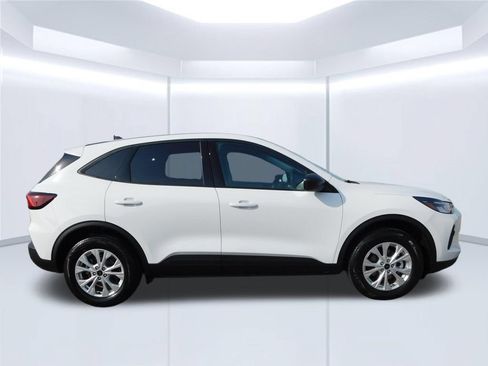 Used 2025 Ford Escape Active AWD/4WD image 2