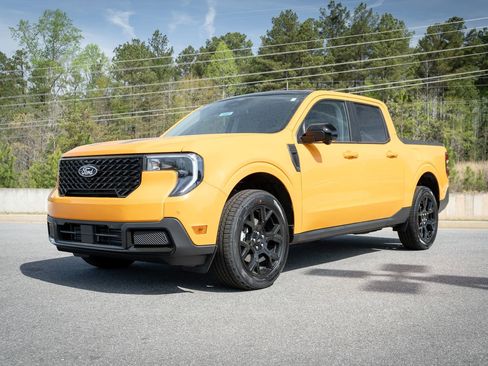 New 2026 Ford Maverick Lariat w/ Black Appearance Package AWD/4WD image 3