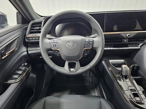 Used 2025 Toyota Crown Signia AWD/4WD image 15