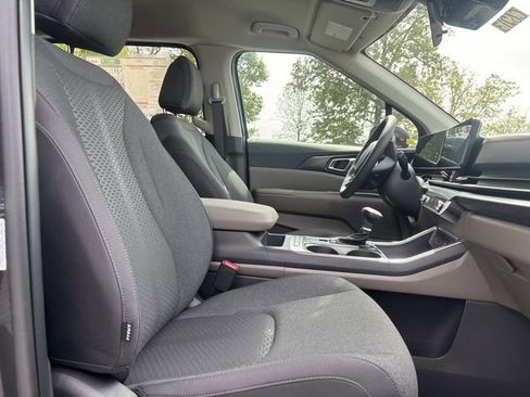 New 2026 Kia Carnival LX FWD image 13
