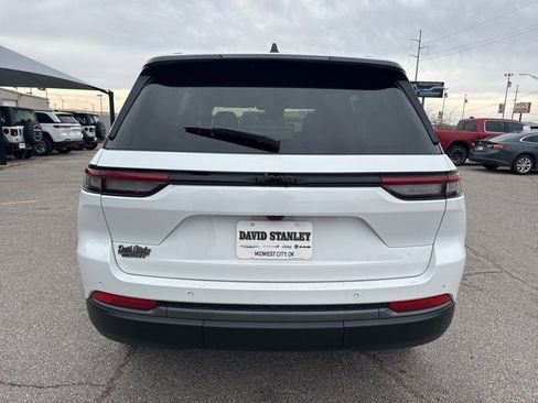 New 2026 Jeep Grand Cherokee Altitude image 5