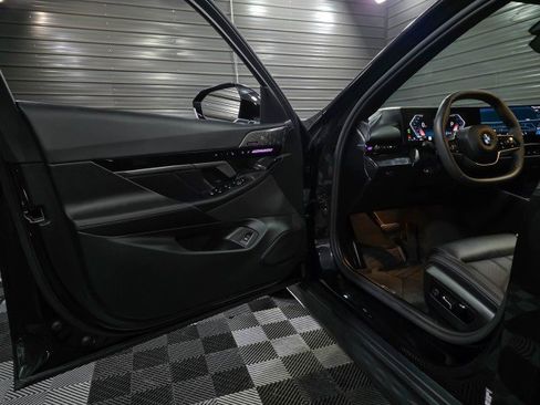 Used 2025 BMW 530i xDrive w/ Premium Package image 32