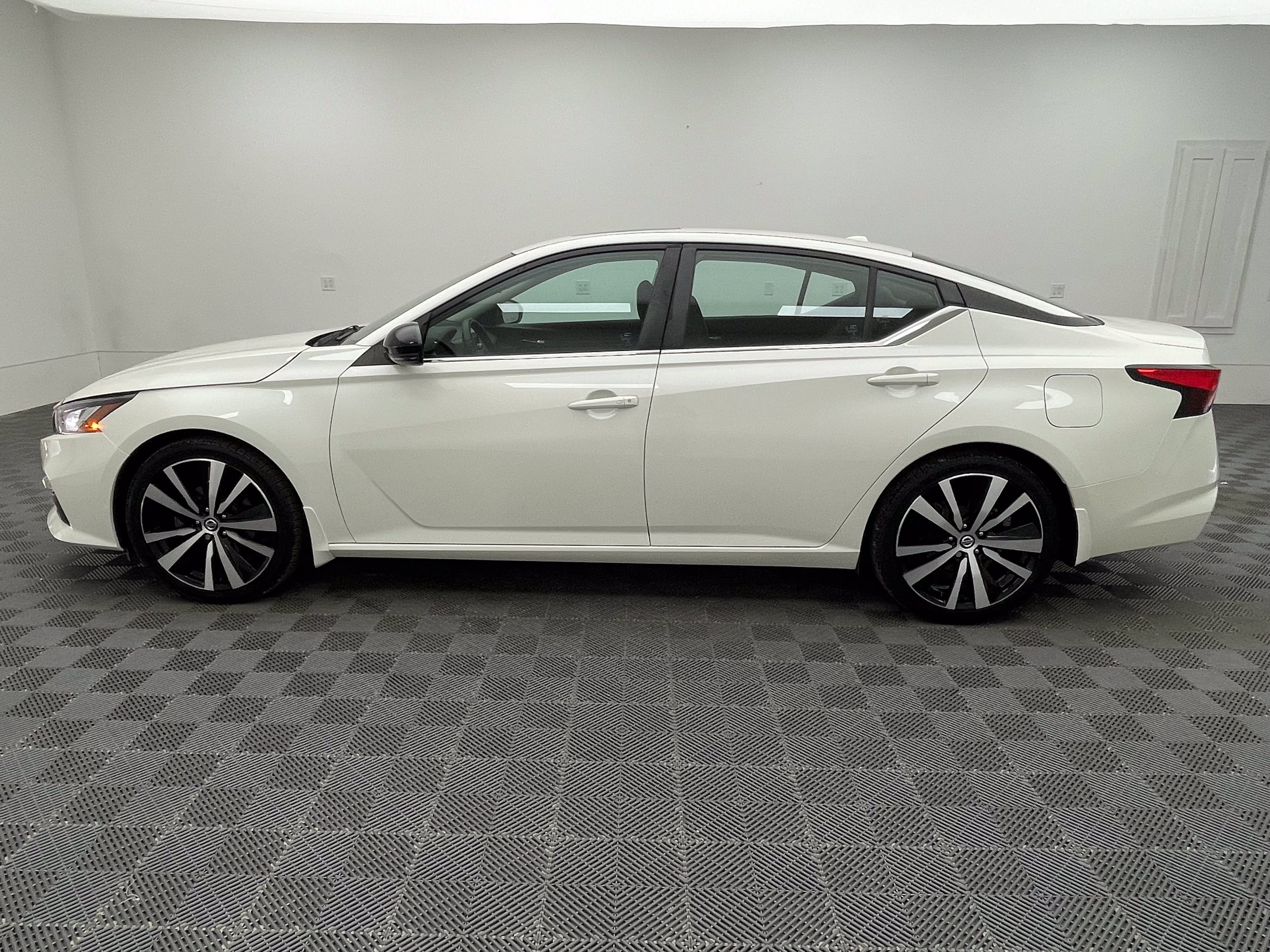 Used 2020 Nissan Altima 2.5 SR w/ Premium Package FWD image 12