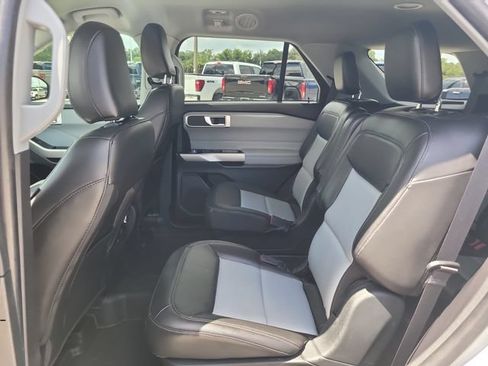 Used 2022 Ford Explorer XLT w/ Equipment Group 202A RWD image 14