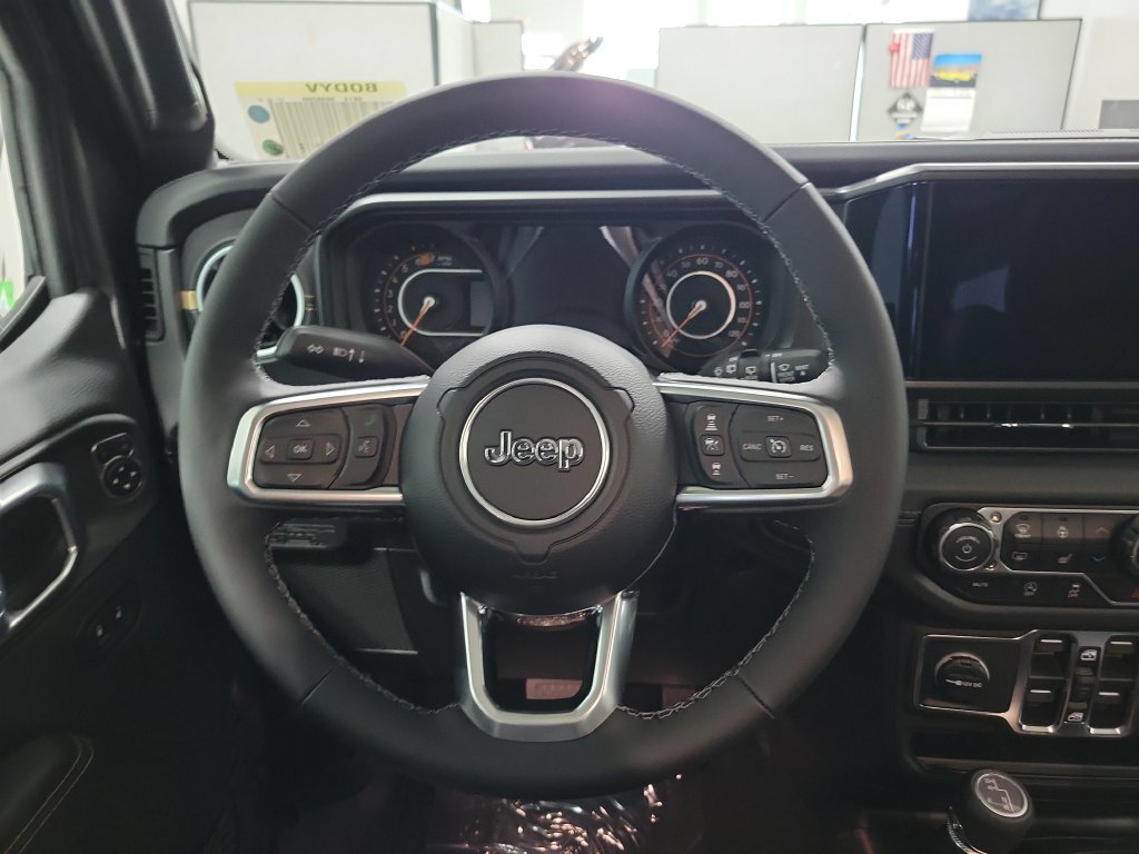 New 2026 Jeep Wrangler Unlimited Sahara w/ Technology Group AWD/4WD image 19