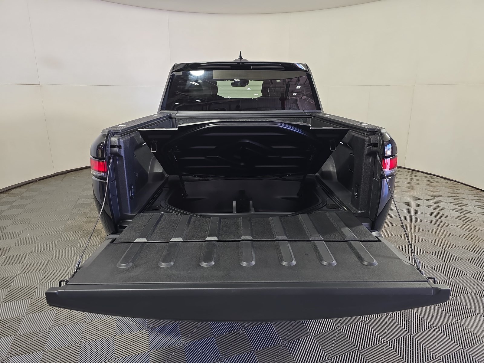 Used 2023 Rivian R1T Adventure Dual AWD/4WD image 15