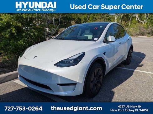 Used 2024 Tesla Model Y 2WD image 1