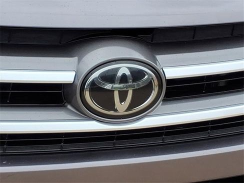 Used 2019 Toyota Highlander XLE image 23