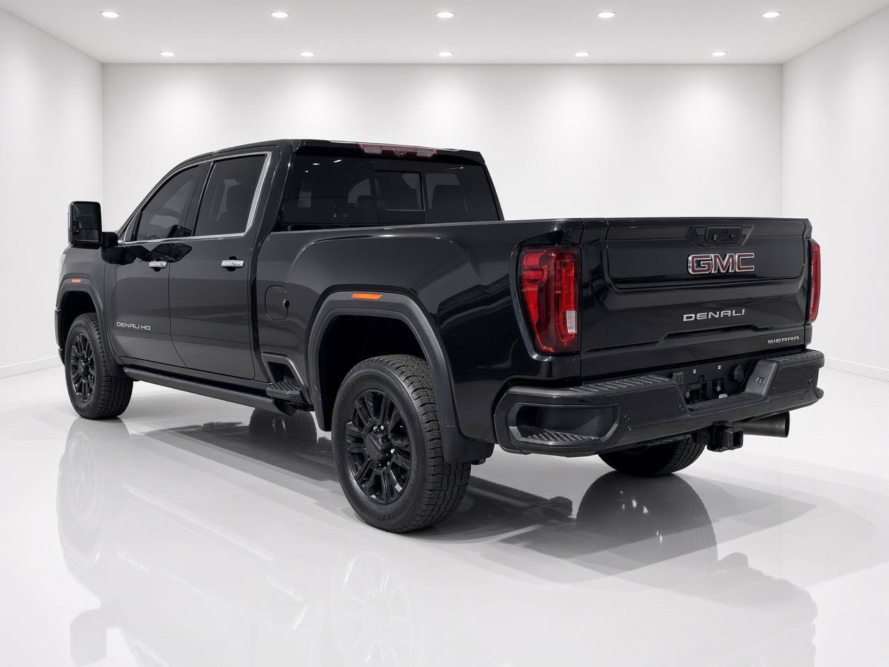 Used 2021 GMC Sierra 2500 Denali w/ Denali Black Diamond Edition AWD/4WD image 3