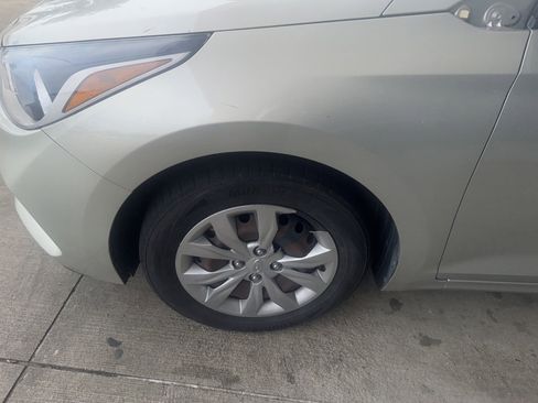 Used 2018 Hyundai Accent SE FWD image 2