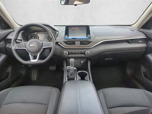 Used 2024 Nissan Altima 2.5 SV image 22