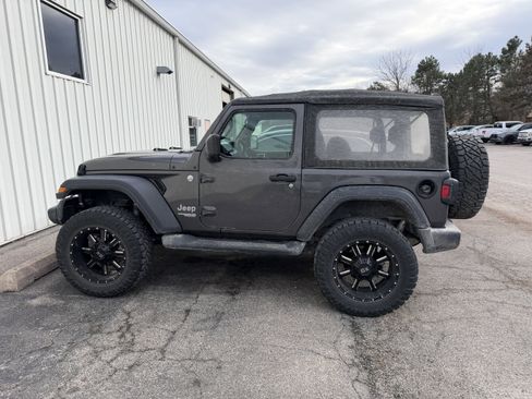 Used 2019 Jeep Wrangler Sport image 11