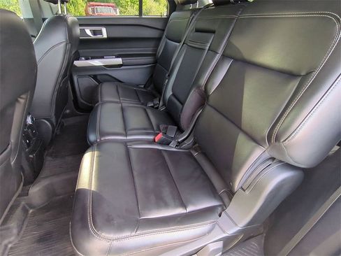 Used 2022 Ford Explorer XLT w/ Equipment Group 202A image 24