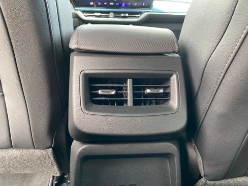 Used 2024 Chevrolet Equinox EV LT FWD image 28