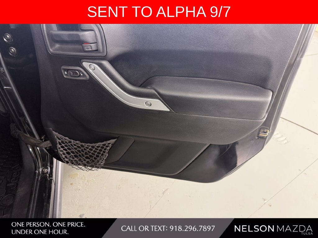 Used 2014 Jeep Wrangler Unlimited Rubicon w/ Connectivity Group AWD/4WD image 40