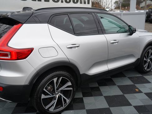 Used 2019 Volvo XC40 T5 R-Design image 3