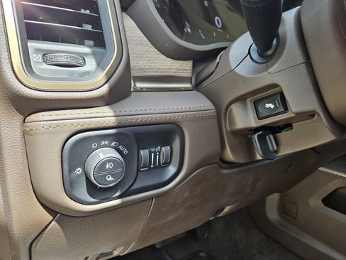 New 2025 RAM 2500 Limited AWD/4WD image 25