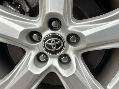 Used 2024 Toyota Highlander LE image 13